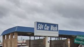 Los policías encontraron a la mujer con heridas de bala en el brazo y la cadera.