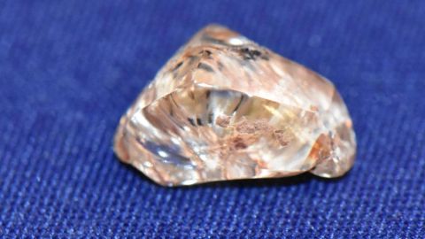 Diamante amarillo de Miranda Hollingshead.