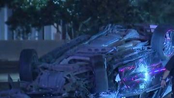 Tres personas murieron en violento accidente en el Southwest Freeway.