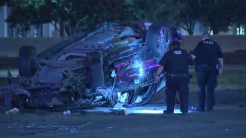 Tres personas murieron en violento accidente en el Southwest Freeway.