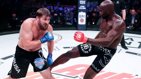 Cheick Kongo (der.) retará a 'Darth' bader por el campeonato completo de Bellator.