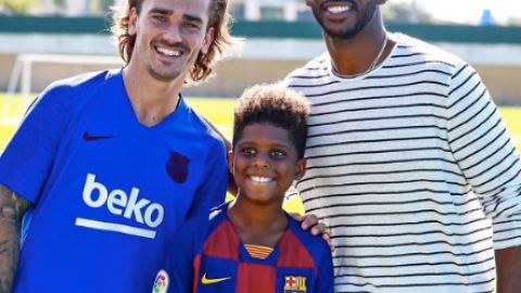 El jugador de la NBA visitó las instalaciones del FC Barcelona y convivió con los jugadores del primer equipo.