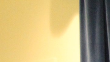 El fiscal Mike Feuer habla en rueda de prensa.