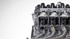 El motor de 7.3 litros se combina con la nueva transmisión TorqShift® de servicio pesado de 10 velocidades en las camionetas Super Duty y está diseñado para una potencia robusta, durabilidad a largo plazo y facilidad de servicio que los propietarios de camiones exigen tanto en aplicaciones personales como comerciales / Foto: Ford