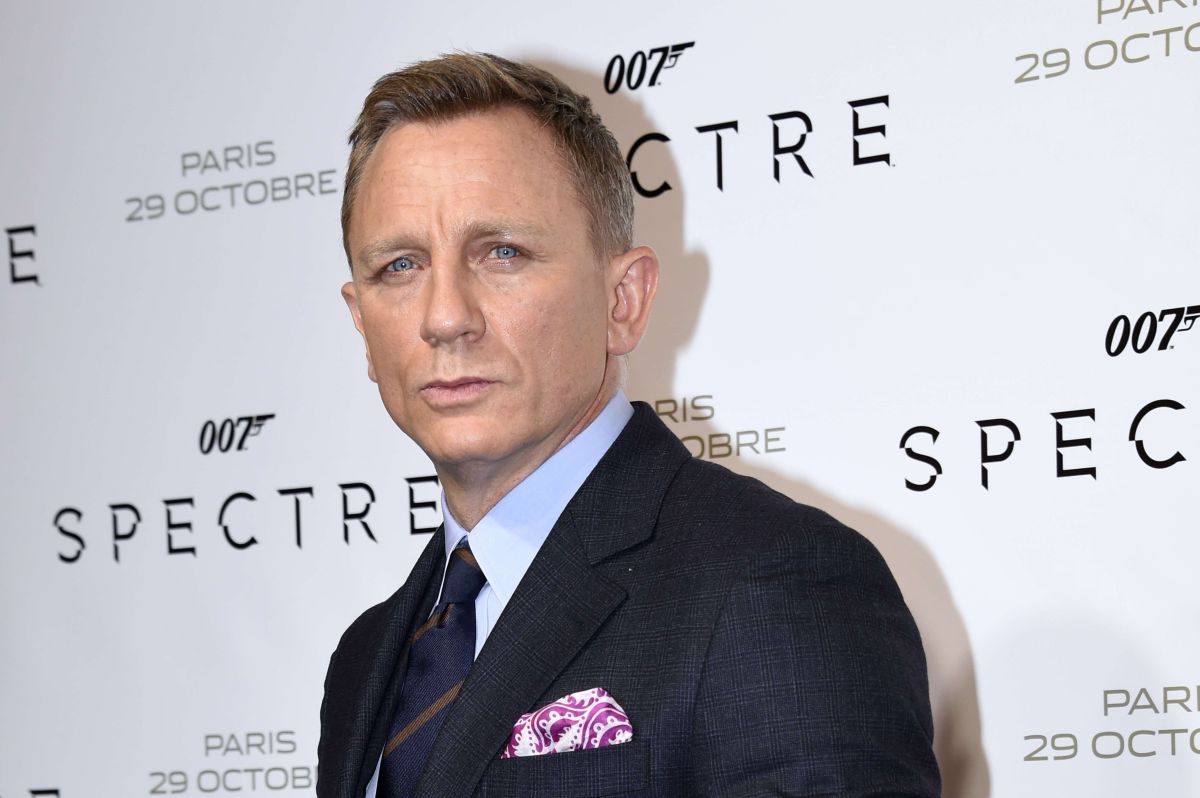 Daniel Craig needed about 20 outfits for each action scene in the “James Bond” movies.