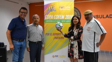 Cónsul Marcela Celorio conversa con los miembros de COFEM. (Suministrada)