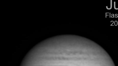 Algo gigantesco golpeó a Saturno y Ethan Chappel lo capturó en cámara.