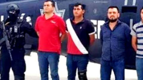 "El 20" (camisa azul al centro) fue detenido en marzo en una finca en Jalisco.