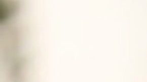 Kendall Long consuela a Kianna Long que estaba en Walmart durante el tiroteo. / Foto: EFE