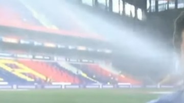 A pesar de estar siendo empapado, Evnevich fue todo un profesional y nunca dejó de dar su comentario