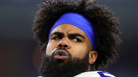 Ezekiel Elliot, estrella de los Cowboys, no quiere volver al equipo si no le mejoran su condición contractual.