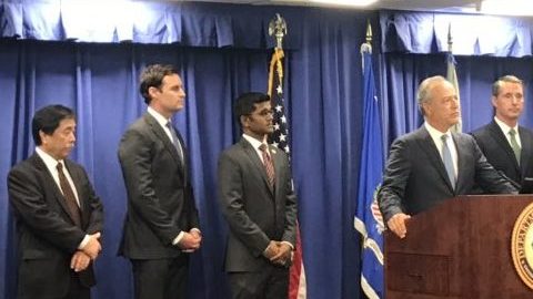 El Fiscal del Distrito Central de California presentó los cargos durante una conferencia de prensa.