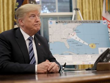 El presidente Trump reorientará fondos de FEMA.