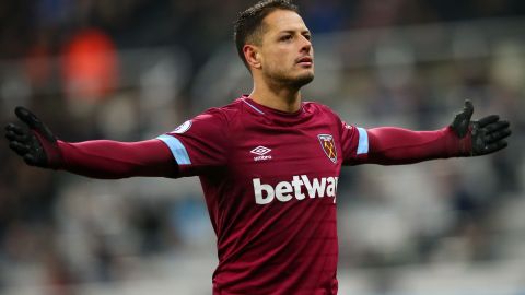 Javier "Chicharito" Hernández podría terminar esta temporada jugando en España.