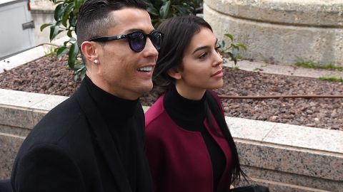 Georgina ayuda en casa a Cristiano a recuperarse de sus molestias musculares.