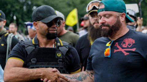 Enrique Tarrio, líder de Proud Boys, y Joe Biggs, organizador de la manifestación en Portland en 2019.