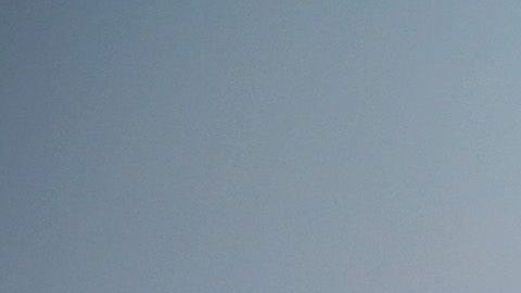 La Patrulla Fronteriza vigila por personas tratando de cruzar el peligroso río.