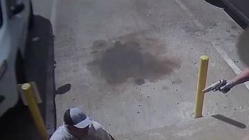 El sospechoso le pidió perdón al guardia de seguridad.