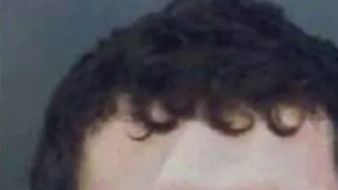 El hombre se describe como "experto en salud mental".