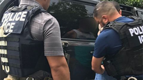 En su más reciente redada, ICE detuvo a 680 inmigrantes.