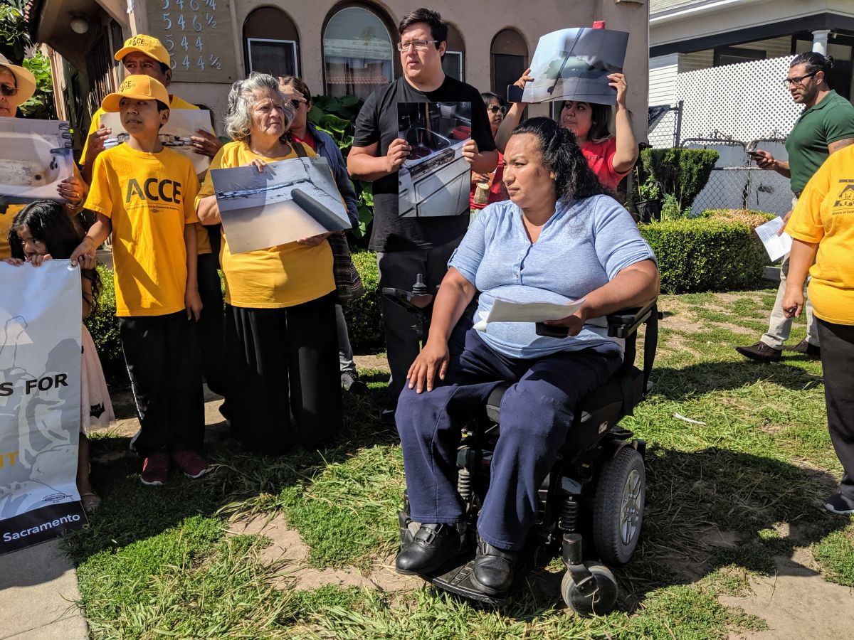 Silvia Mendoza se unió a sus vecinos para protestar por una mejor vivienda. (Jacqueline García)
