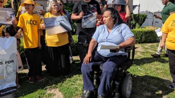 Silvia Mendoza se unió a sus vecinos para protestar por una mejor vivienda. (Jacqueline García)