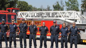 Miembros del equipo de bomberos que ha servido a la comunidad angelina por los últimos 20 años.  (Jorge Macías)