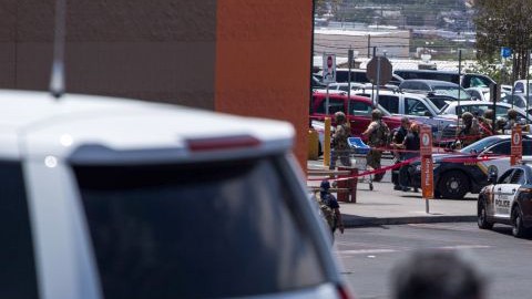 Abbott llamó a "tomar el asunto [migratorio] en nuestras propias manos".