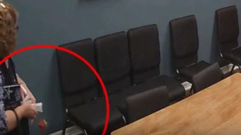 La diócesis explicó en un comunicado que fueron cámaras de vigilancia las que captaron las acciones de la mujer.