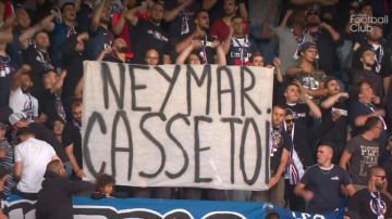 La afición del PSG ya no quiere más al brasileño Neymar en su equipo y se lo hicieron saber desde las gradas.
