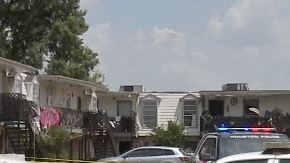 La policía llegó a investigar un accidente fatal en la cuadra 6300 de la calle Tierwester.