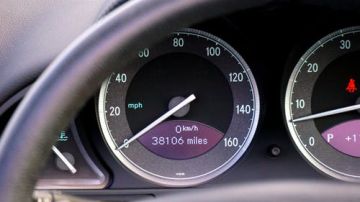 Tu auto pudiera ya contar con un sistema de control de velocidad, conocido como "cruise control"