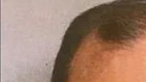 MoseñorJoseph McLoone acusado de robar donaciones a la iglesia.