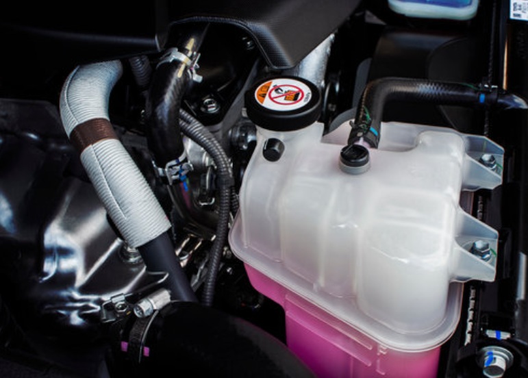 Cómo se cambia el líquido refrigerante del coche paso a paso