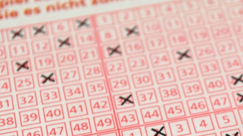 Su vida dejó de ser normal luego de ganar la lotería.