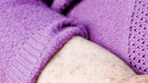 La mujer se molestó por algo que ocurrió con su hija.