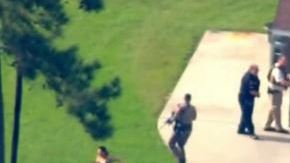 La mujer pudo hacerse de la pistola y le disparo a su pareja.