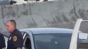 Tiroteo en plena autopista durante hora pico deja a dos personas muertas.