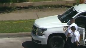 La víctima fue encontrada en el parque herida de bala en el rostro y pecho.