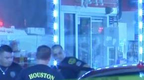 La policía respondió a reportes de una balacera en la intersección de la calle Collingsworth y la autopista Eastex Freeway a eso de la 1 a.m.