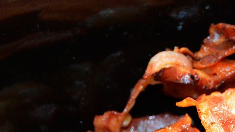 El empleo sólo es para un día, pero probarías muchos platillos con tocino y te pagarían bien.