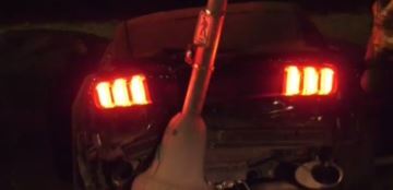 Las víctimas fueron arrolladas por un vehículo Mustang.