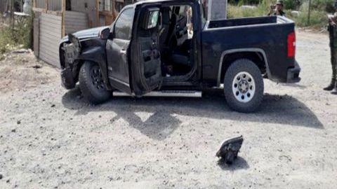 Troca 'monstruo' blindada y armas quitan a sicarios a unas millas del Río Bravo