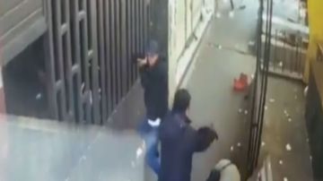 VIDEO: Con tiro de gracia matan a uno en mercado donde opera brazo armado del CJNG