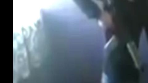 VIDEO: Sicarios armados interrogan y torturan