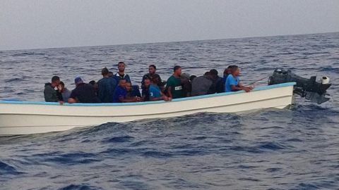 En la yola interceptada este 26 de agosto viajaban sin autorización 28 personas.