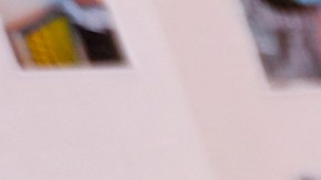 Lucia Saturno abraza a su hija Lucia Ocaña. (Aurelia Ventura/ La Opinión)