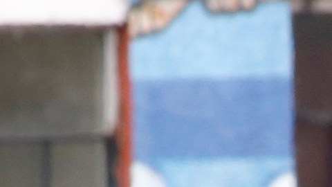 Agentes de la división 77 del LAPD y de la unidad antinarcóticos en acción / Aurelia Ventura, La Opinión