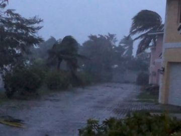 Dorian impactó en Bahamas este domingo y se dirige a Florida como un huracán de categoría 5.