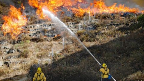 Imágenes del incendio iniciado en Eagle Rock el pasado 25 de agosto que amenazó casas en Glendale.